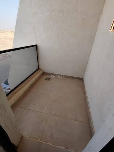3 Bedroom Floor for Sale in East Riyadh, Riyadh - For sale upper floor in Al-Janadriyah neighborhood