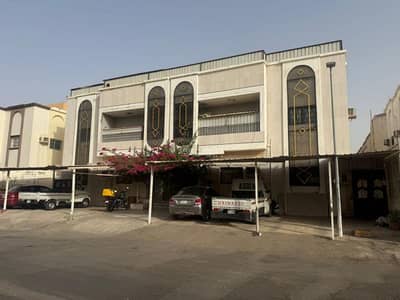 Building for Sale in North Jeddah, Jeddah - An old apartment for sale in a prime location.