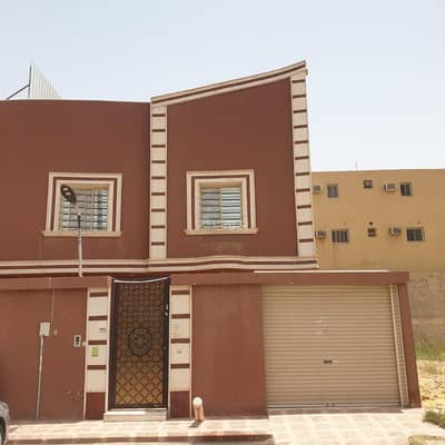 فیلا 5 غرف نوم للايجار في غرب الرياض، الرياض - فيلا للإيجار في شارع رقم 48, حي ظهرة لبن, مدينة الرياض, منطقة الرياض