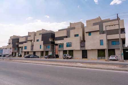 3 Bedroom Villa for Rent in East Riyadh, Riyadh - Townhouse with 3 floors for rent inside a compound