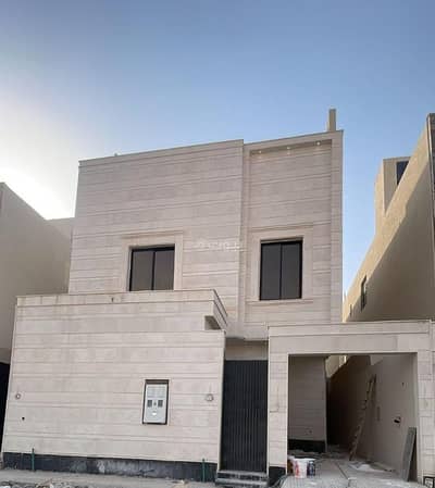 6 Bedroom Villa for Sale in East Riyadh, Riyadh - Investment opportunity: a villa with an internal stair and an apartment.