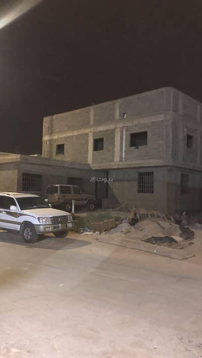 10 Bedroom Villa for Sale in Nawara District, Al Muzahimiyah Riyadh Region - Reinforced concrete building consisting of a ground floor and two apartments in Al Muzahmiyya.