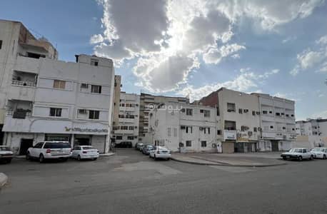 11 Bedroom Floor for Sale in Al Sih, Madina - A building near the Haram