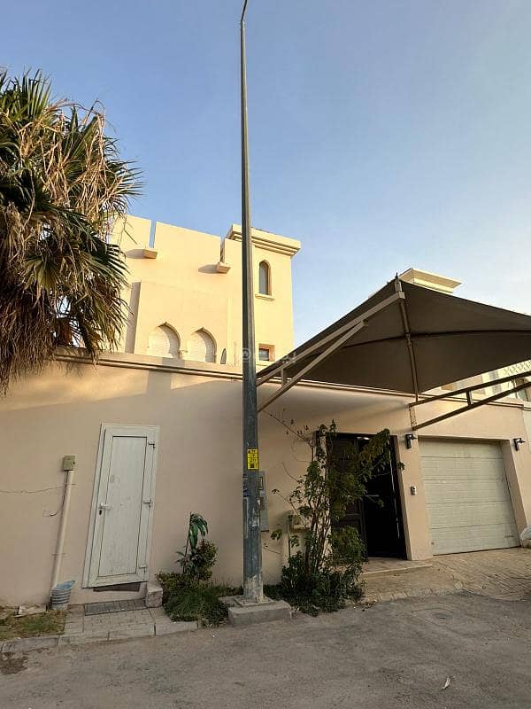 Villa consisting of 4 bedrooms for sale in Al Yasmin, Riyadh
