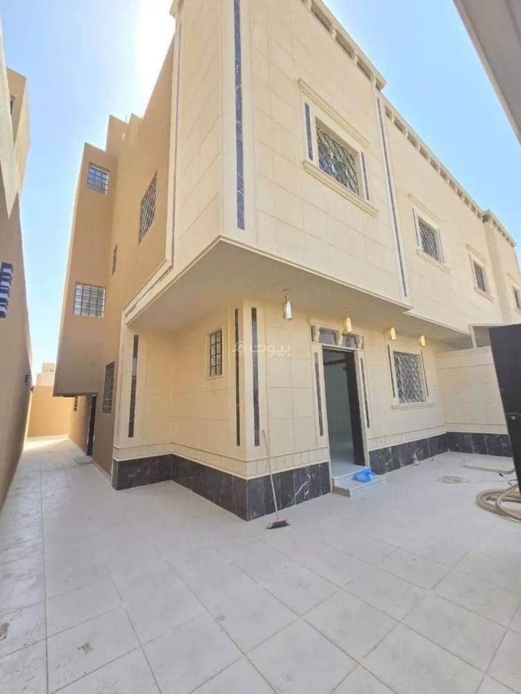 فيلا مكونة من 5 غرف نوم للبيع في ظهرة لبن، الرياض