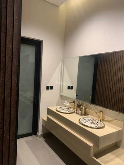 6 Bedroom Villa for Sale in South Riyadh, Riyadh - Luxurious villa for sale – upscale neighborhood