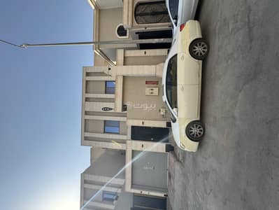 5 Bedroom Floor for Rent in South Riyadh, Riyadh - Fully furnished upper floor for rent with a terrace