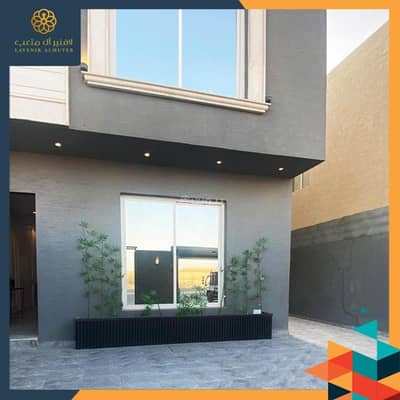 3 Bedroom Floor for Sale in East Riyadh, Riyadh - Roles in the Al-Janadriyah neighborhood