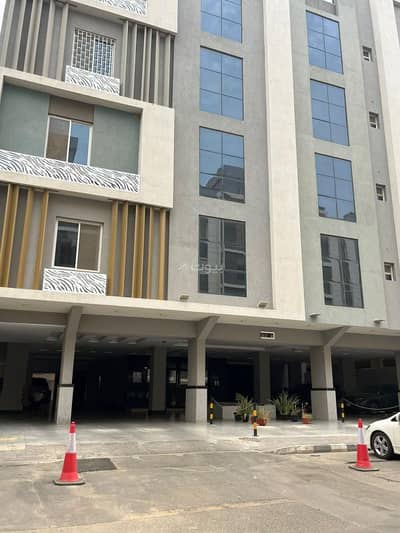 6 Bedroom Apartment for Rent in North Jeddah, Jeddah - Luxurious apartment for rent in Jeddah, Al-Safa neighborhood, large, air-conditioned, and with a fitted kitchen.
