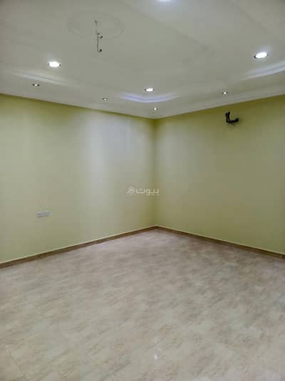 دور 4 غرف نوم للايجار في شرق الرياض، الرياض - دور للايجار