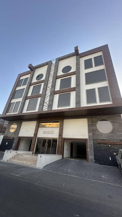 4 Bedroom Villa for Sale in Central Jeddah, Jeddah - Luxurious two-story apartment with a private rooftop behind عالم التوفير branch, 187 square meters.