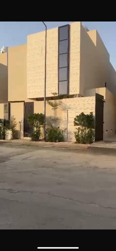 5 Bedroom Villa for Sale in East Riyadh, Riyadh - Villas for Sale in Qurtubah, East Riyadh