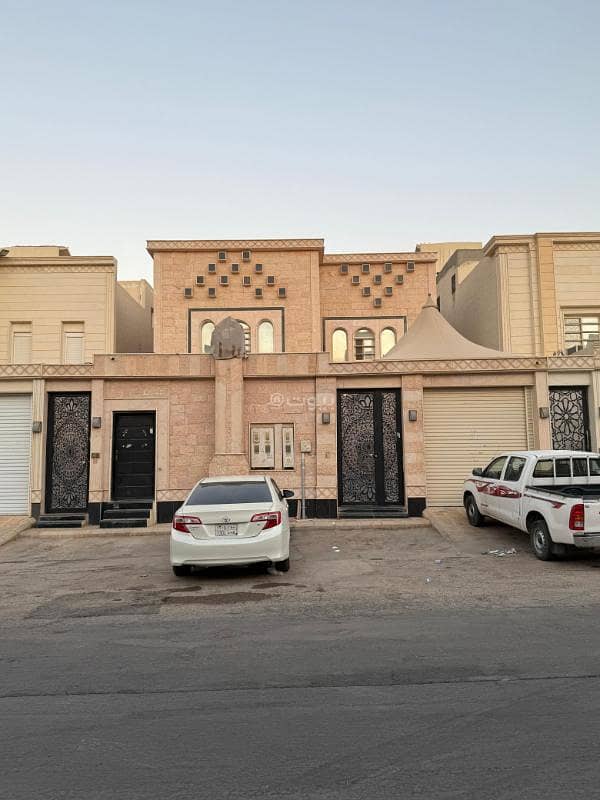 فيلا فاخرة درج داخلي مع شقتين حي الطويق – الرياض