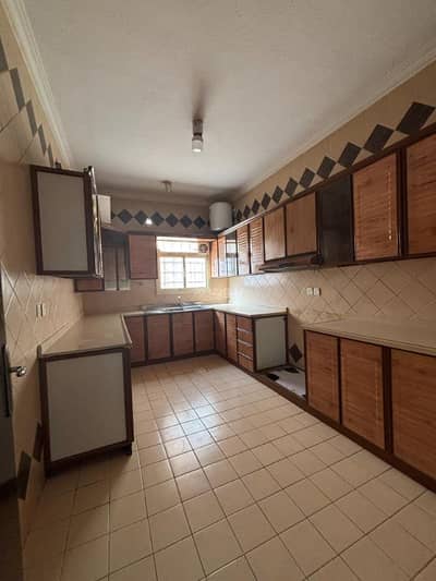 3 Bedroom Apartment for Rent in East Riyadh, Riyadh - Apartment for rent in Al-Munsiyah neighborhood
