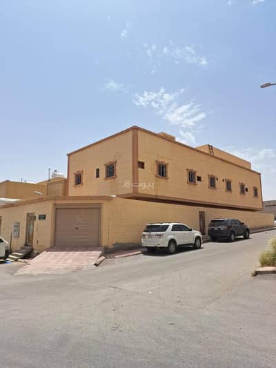 5 Bedroom Villa for Sale in South Riyadh, Riyadh - Corner villa with 5 independent units for sale – Prime location near Al-Aziziyah Metro