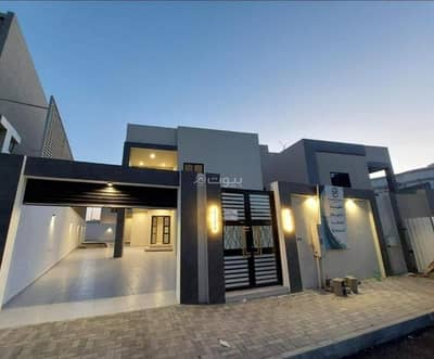 6 Bedroom Villa for Sale in Al Shati Al Gharbi, Dammam - A villa consisting of 6 bedrooms for sale in the West Coast, Dammam