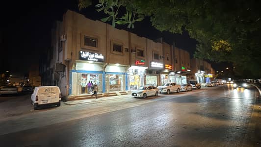 عمارة 10 غرف نوم للبيع في غرب الرياض، الرياض - للبيع عمارة تجارية في حي سلطانة