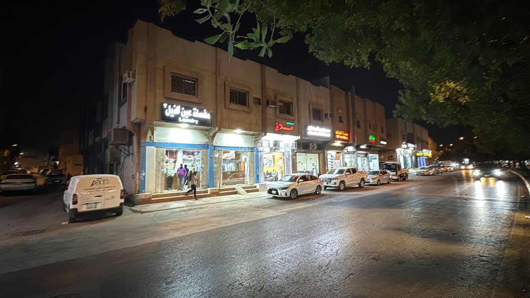 Residential Building in West Riyadh，Sultanah 10 bedrooms 2500000 SAR - 87618171