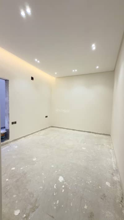 3 Bedroom Floor for Sale in West Riyadh, Riyadh - Upper floor for sale, corner unit with an elevator, everything is independent.