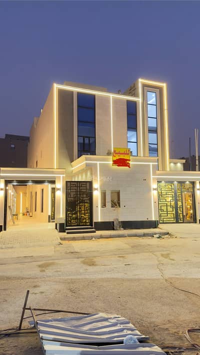 4 Bedroom Floor for Sale in West Riyadh, Riyadh - Upper floor with an area of 454, private entrance and private elevator. Everything is independent, luxurious personal work. It consists of a majlis, dining room, living room, and kitchen, along with two master bedrooms and two shared bedrooms.