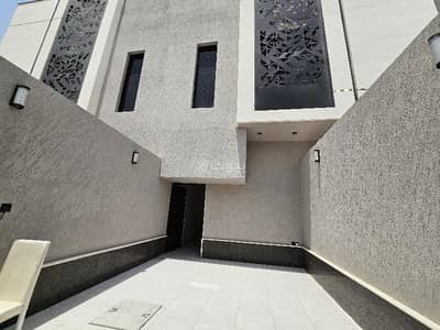 4 Bedroom Floor for Sale in East Riyadh, Riyadh - Upper townhouse in Al-Janadriyah neighborhood, Al-Maali plan