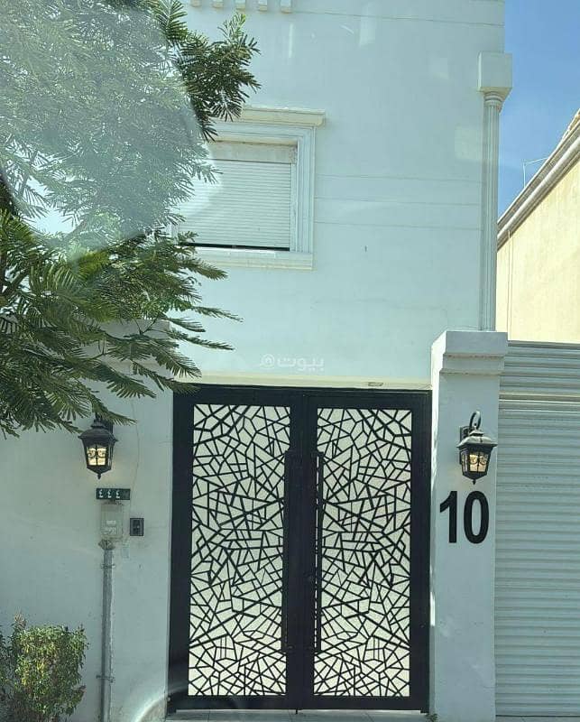 خلف محطة نفط خلف محطة نفط