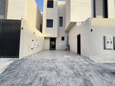 3 Bedroom Apartment for Sale in East Riyadh, Riyadh - For sale, an apartment with a rooftop in the King Faisal neighborhood, excellent location close to all services.