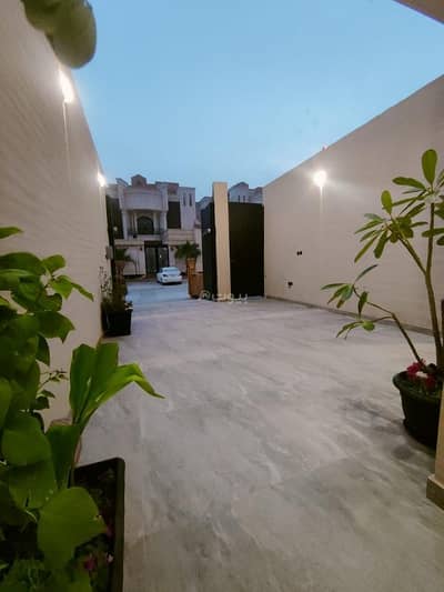 دور 3 غرف نوم للبيع في شرق الرياض، الرياض - دور سكني للبيع في قرطبة شارع 20م