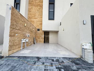 3 Bedroom Flat for Sale in East Riyadh, Riyadh - For sale, an apartment with a roof in the West Gulf neighborhood, excellent location, area 219 sqm.