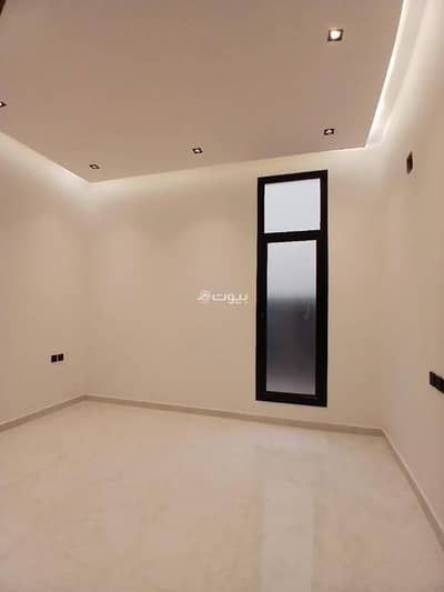 5 Bedroom Floor for Sale in East Riyadh, Riyadh - House for sale on Jamal bin Abdullah Sheikh Street, Al-Bayan neighborhood, Riyadh City, Riyadh Region