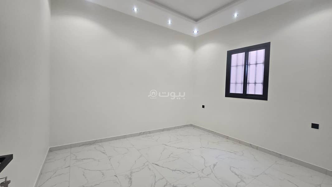 بيت مكون من 5 غرف للبيع في العزيزية، الرياض بيت مكون من 5 غرف للبيع في العزيزية، الرياض