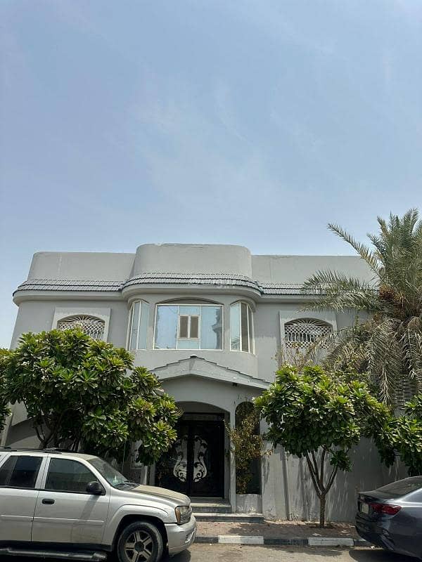 فلة كبيرة للبيع مجددة بالكامل بحي الجلوية فلة كبيرة للبيع مجددة بالكامل بحي الجلوية