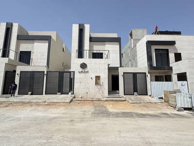 فیلا 4 غرف نوم للبيع في شرق الرياض، الرياض - للبيع فيلا درج داخلي وشقه موقع ممتاز حي الرمال القريب من جميع الخدمات