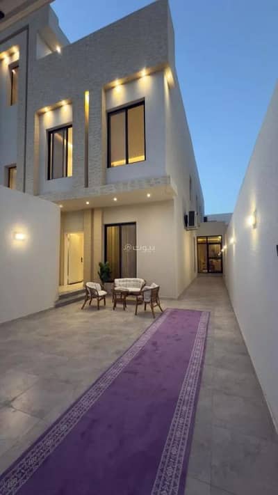 4 Bedroom Floor for Sale in South Riyadh, Riyadh - House for sale on Hussein bin Siddiq Dahlan Street, Al-Okaiz neighborhood, Riyadh City, Riyadh Region