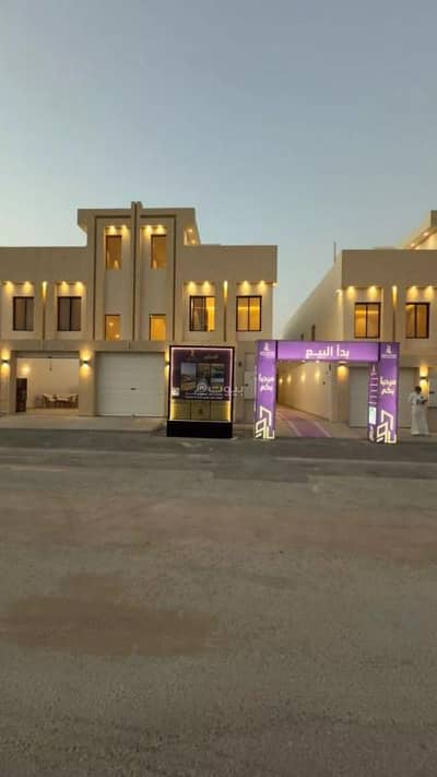 4 Bedroom Floor for Sale in South Riyadh, Riyadh - House for sale on Hussein bin Sadeq Dahlane Street, Okaz Neighborhood, Riyadh City, Riyadh Region