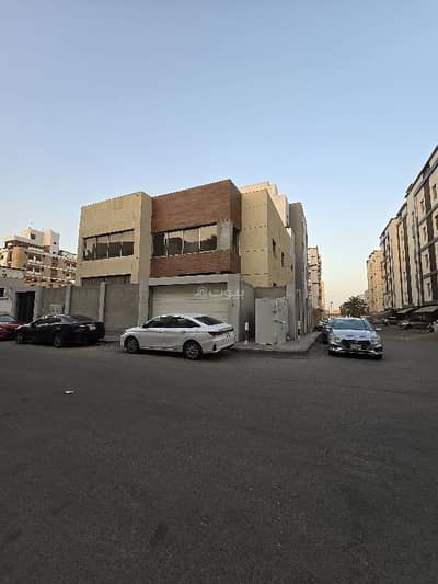 Residential Building for Sale in Central Jeddah, Jeddah - For sale: a villa with a basement, two floors, and an annex. Each floor is an apartment.