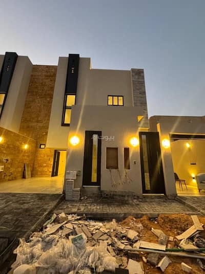 3 Bedroom Floor for Sale in East Riyadh, Riyadh - Residential unit consisting of 3 bedrooms for sale in Al Khaleej.