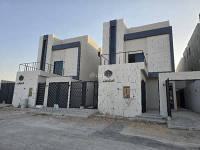 6 Bedroom Villa for Sale in East Riyadh, Riyadh - Villa for sale in Al-Rimaal neighborhood, internal stairs, and an apartment with an eastern facade on a 20-meter street.