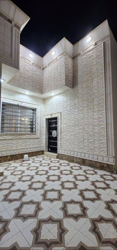 4 Bedroom Floor for Sale in Al Nakhil, Hafar Al Batin - Floor in Al Nakhil 4 bedrooms 950000 SAR - 87747025
