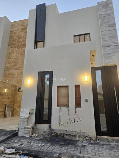 3 Bedroom Floor for Sale in East Riyadh, Riyadh - An upper floor for sale in the Gulf