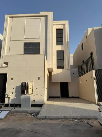 3 Bedroom Floor for Sale in East Riyadh, Riyadh - Floor in East Riyadh，Al Rimal 3 bedrooms 750000 SAR - 87748533