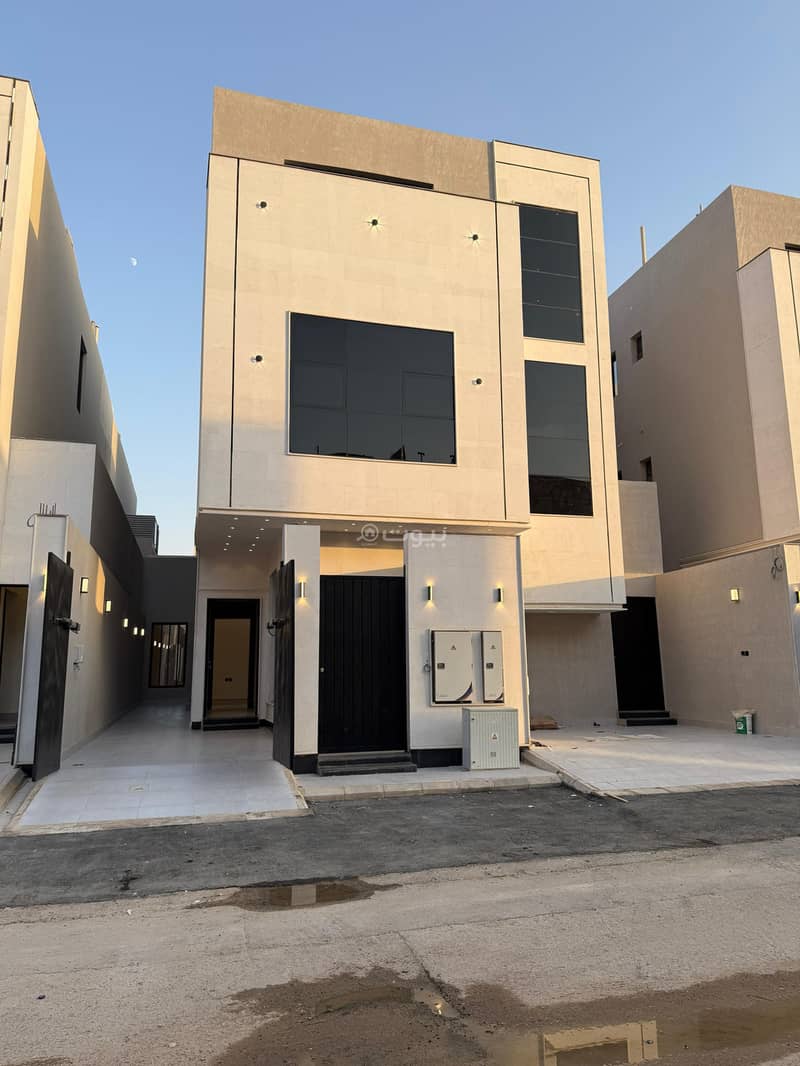 Floor in East Riyadh，Al Rimal 3 bedrooms 980000 SAR - 87748535