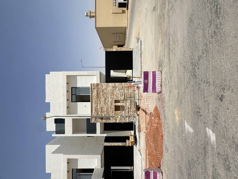 For sale, a corner ground floor in Al-Yarmouk district, East Riyadh. Excellent location near a park facility. For sale, a corner ground floor in Al-Yarmouk district, East Riyadh. Excellent location near a park facility.
