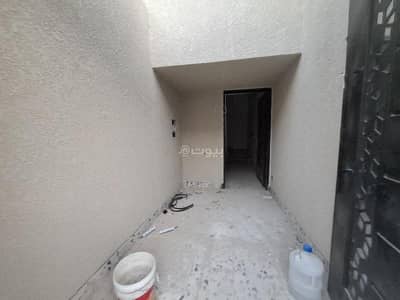 4 Bedroom Apartment for Sale in East Riyadh, Riyadh - 4-bedroom apartment for sale in Al Jinadriyah
