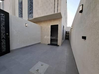 5 Bedroom Floor for Sale in East Riyadh, Riyadh - Residential property for sale in Al Janadriyah