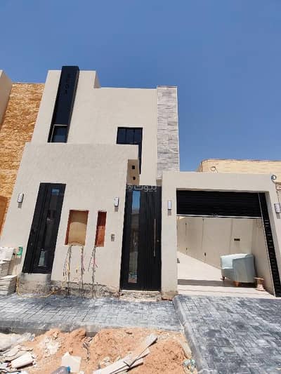 4 Bedroom Floor for Sale in East Riyadh, Riyadh - Ground floor, Al Khaleej Al Gharbi neighborhood, east of Riyadh, excellent location near all services and main roads.