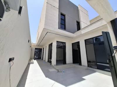 4 Bedroom Floor for Sale in East Riyadh, Riyadh - 4 bedrooms for sale in the residential floor in Al Janadriyah