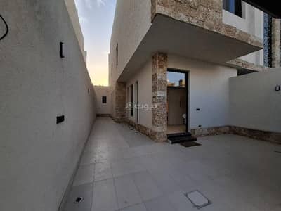 4 Bedroom Floor for Sale in East Riyadh, Riyadh - Residential apartment consisting of 4 bedrooms for sale in Al Rimal