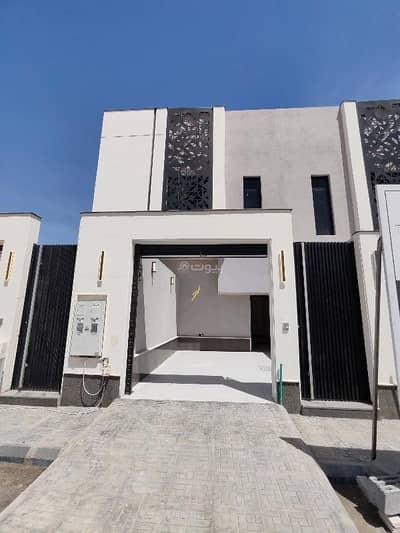 3 Bedroom Floor for Sale in East Riyadh, Riyadh - For sale: upper townhouse in Al Janadriyah neighborhood, East Riyadh. Excellent location near all services and main roads.