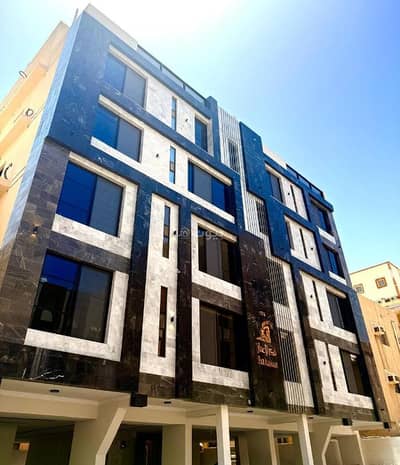 4 Bedroom Flat for Sale in North Jeddah, Jeddah - Luxury roof annex for sale in Al-Rawdah neighborhood, ready for immediate transfer.